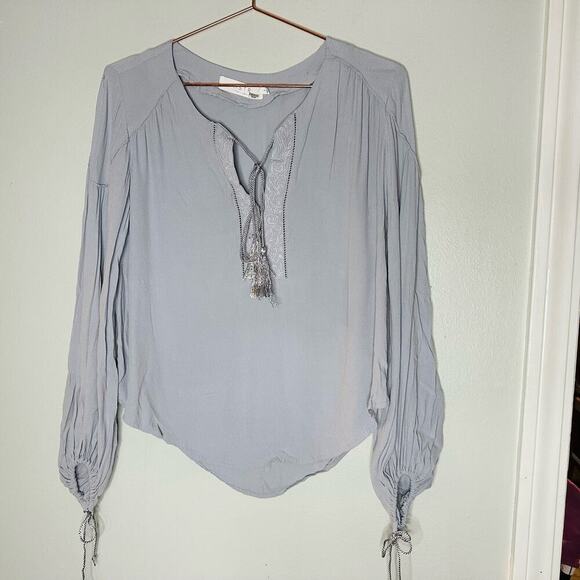 ASTR the Label Pale Grey Tie at Neck Wrist Ties Tassle Blouse Size Small - Picture 2 of 12